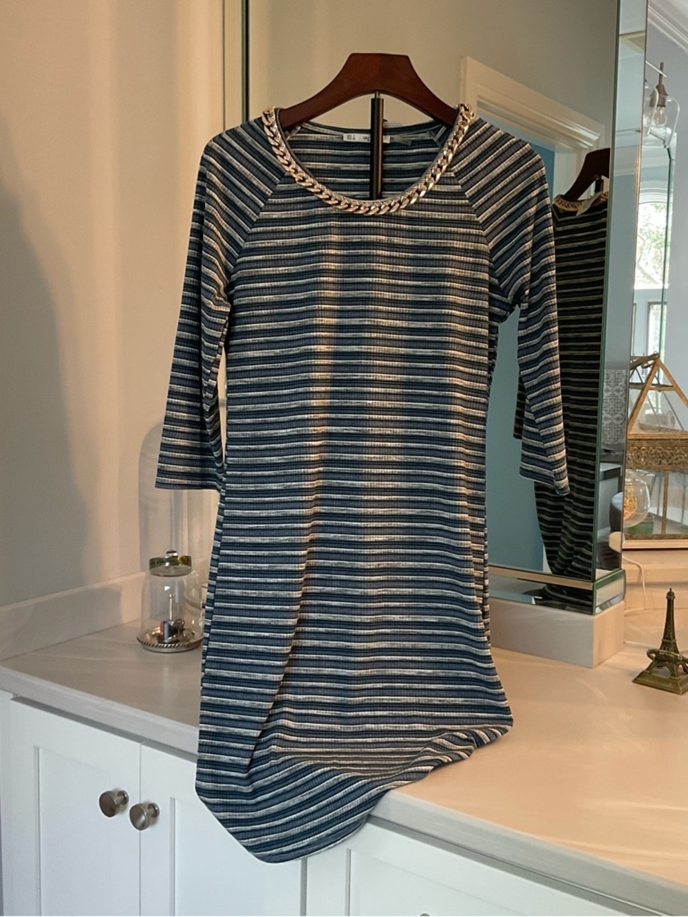 Striped Long-Sleeve Navy and White Shift Dress with Chain Detail US Large - Picture 3 of 8